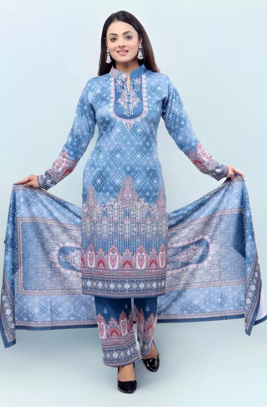 Stylish pure cotton suit in Ludhiana featuring elegant design and comfortable fit, suitable for various occasions.