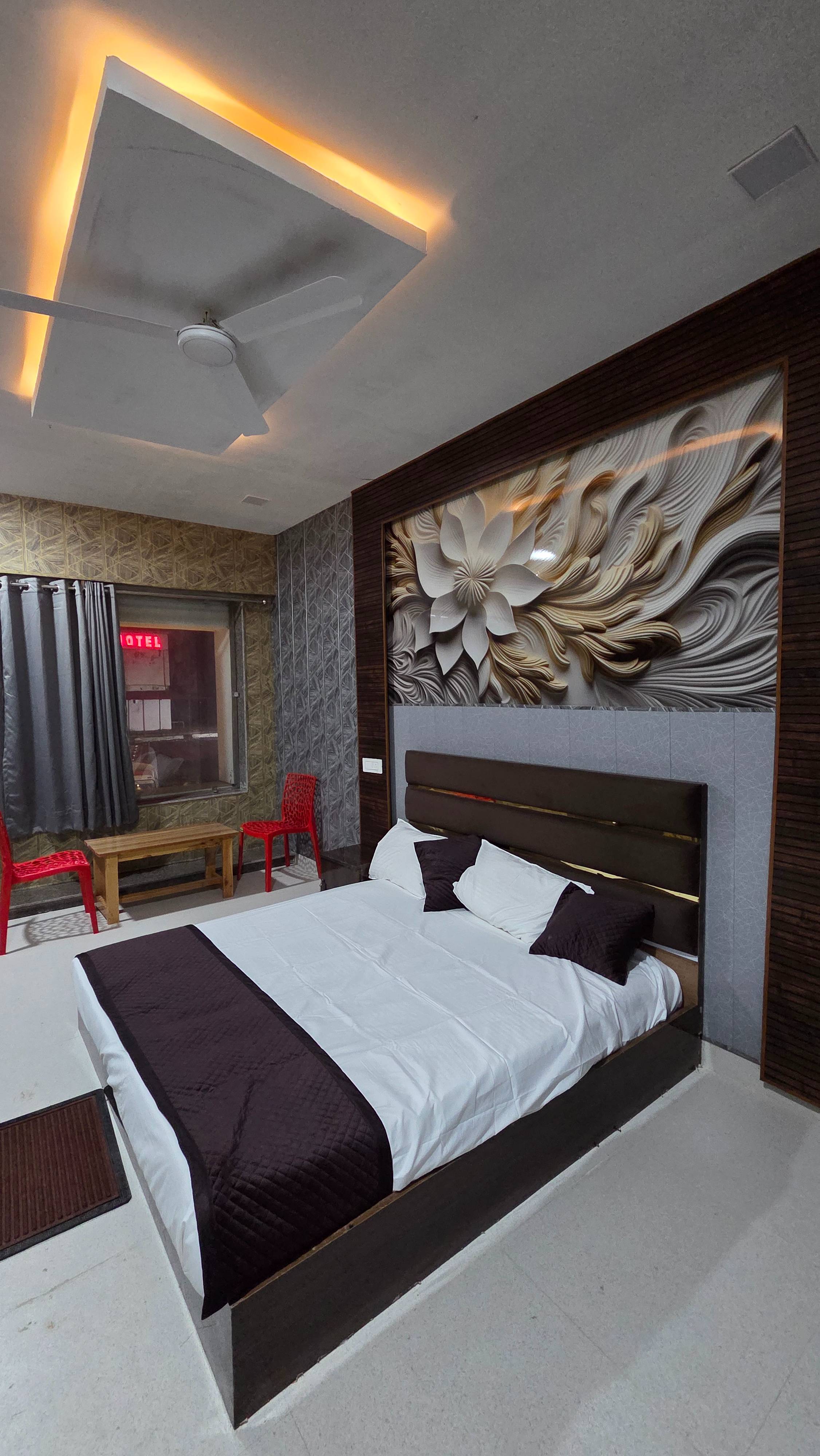 PATIL HOTEL AND RESTAURENT - Luxury Room Premium in SIRSAGANJ in SIRSAGANJ