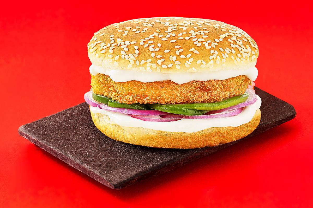 Crispy HUNGRY BIRD Chicken Burger featuring fresh veggies and creamy mayo, served in Hyderabad