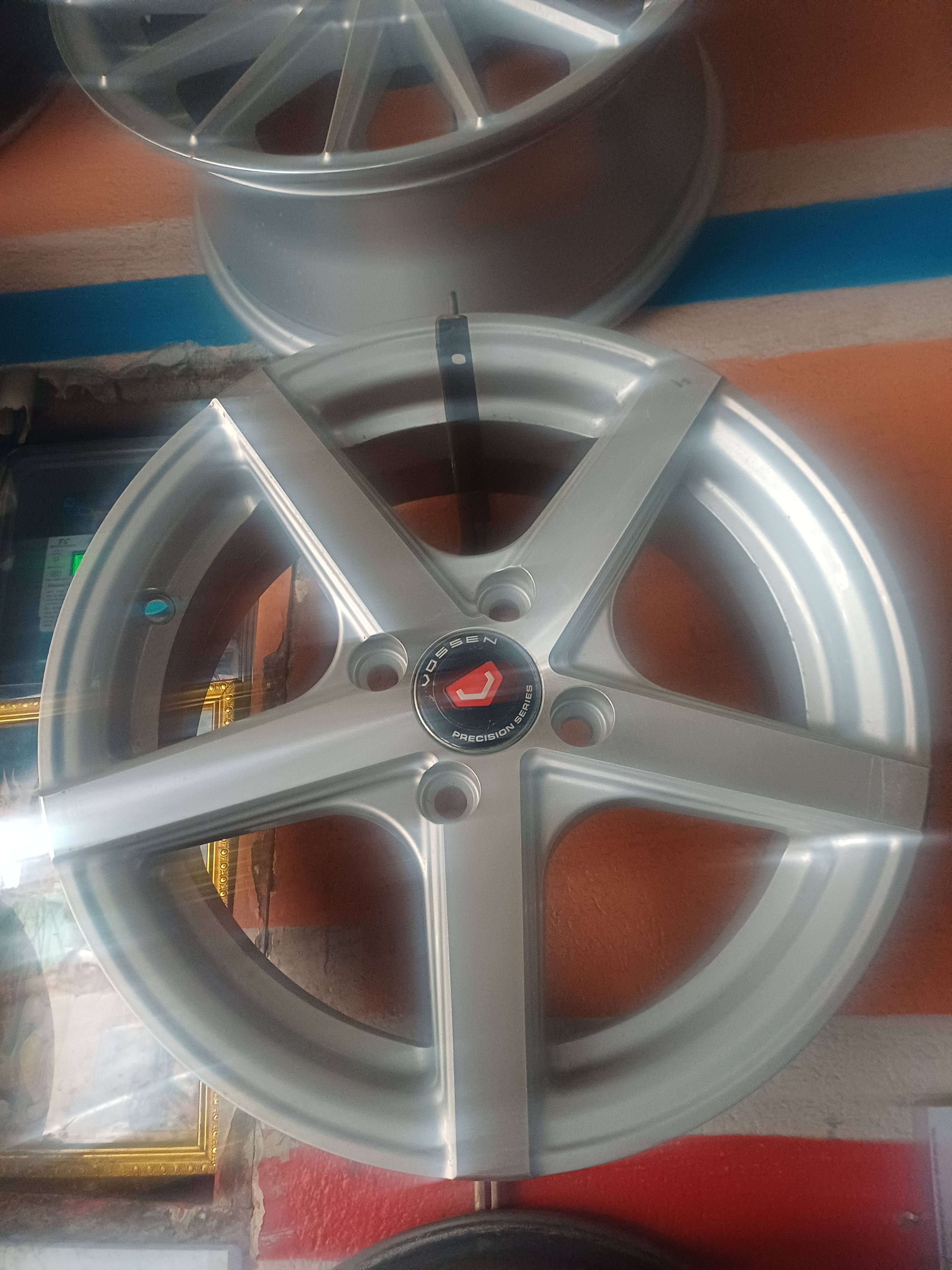 Outdoor Gear Alloy in UNA, showcasing its durable and versatile design suitable for camping and outdoor activities.