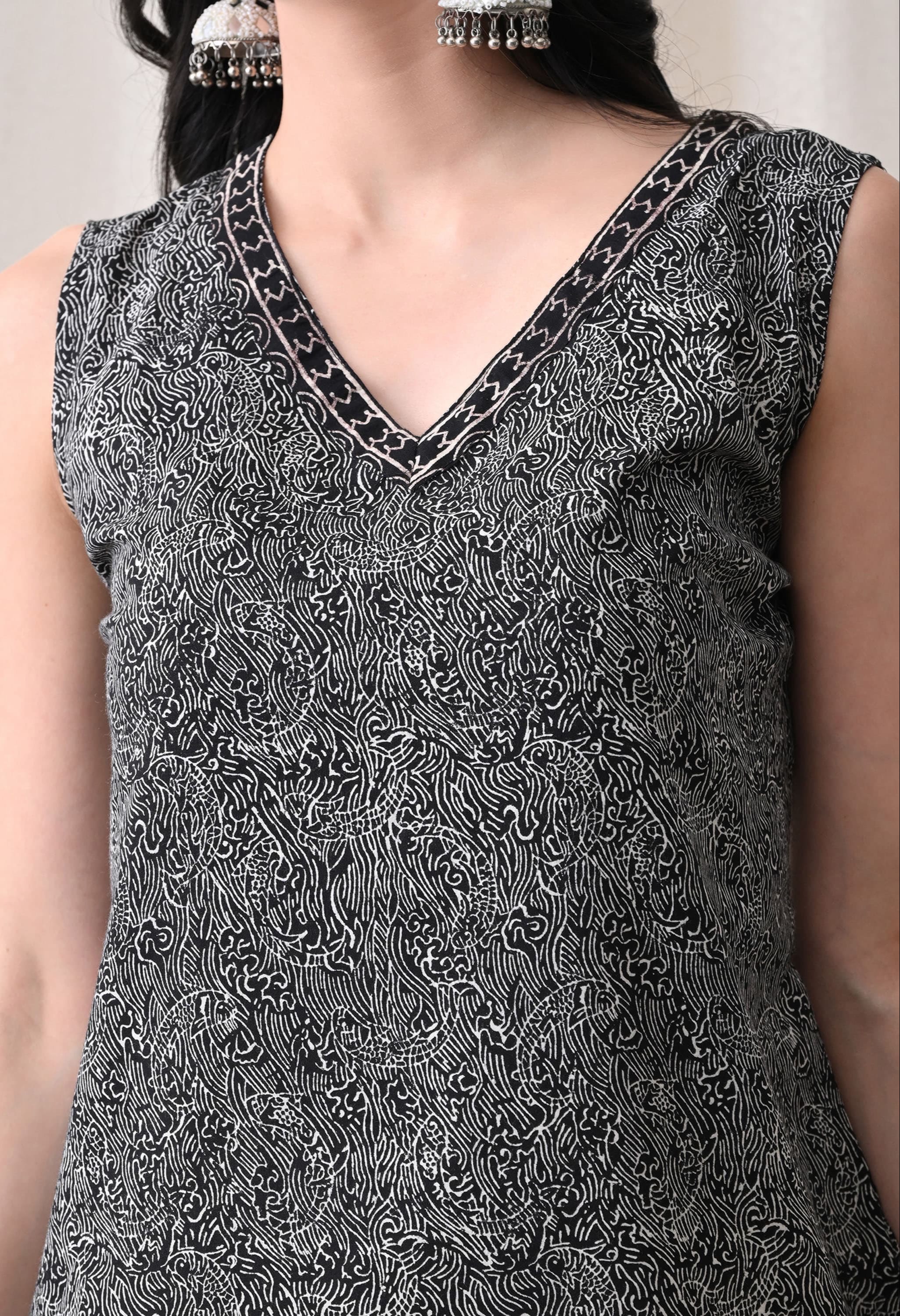 Stylish black sleeveless top with a tie-up neck design from CLICK KART in Jaipur, perfect for summer fashion. - Image 4