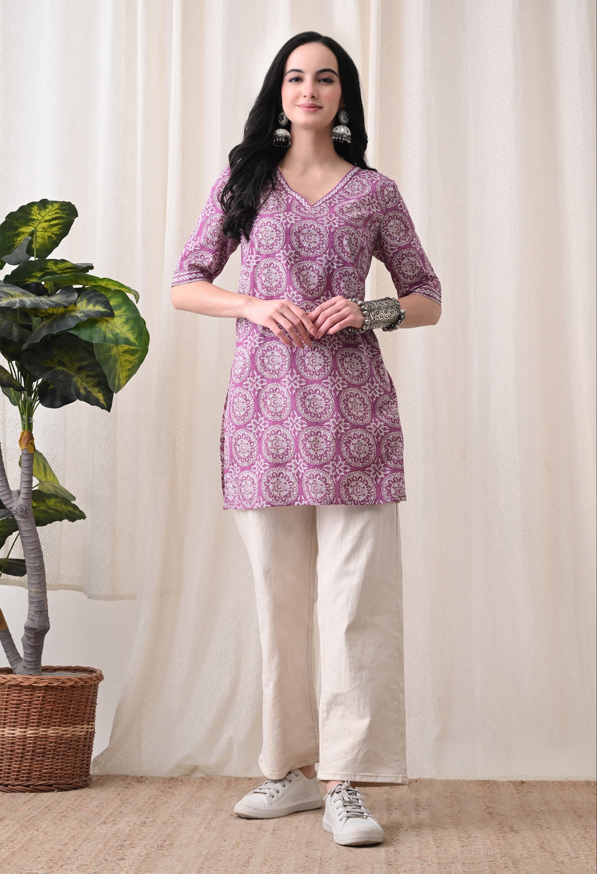 Kurti Vibe Women's Ethnic Motif Print V-Neck Short Kurti in mauve featuring intricate Jaipuri motifs, ideal for ethnic wear i