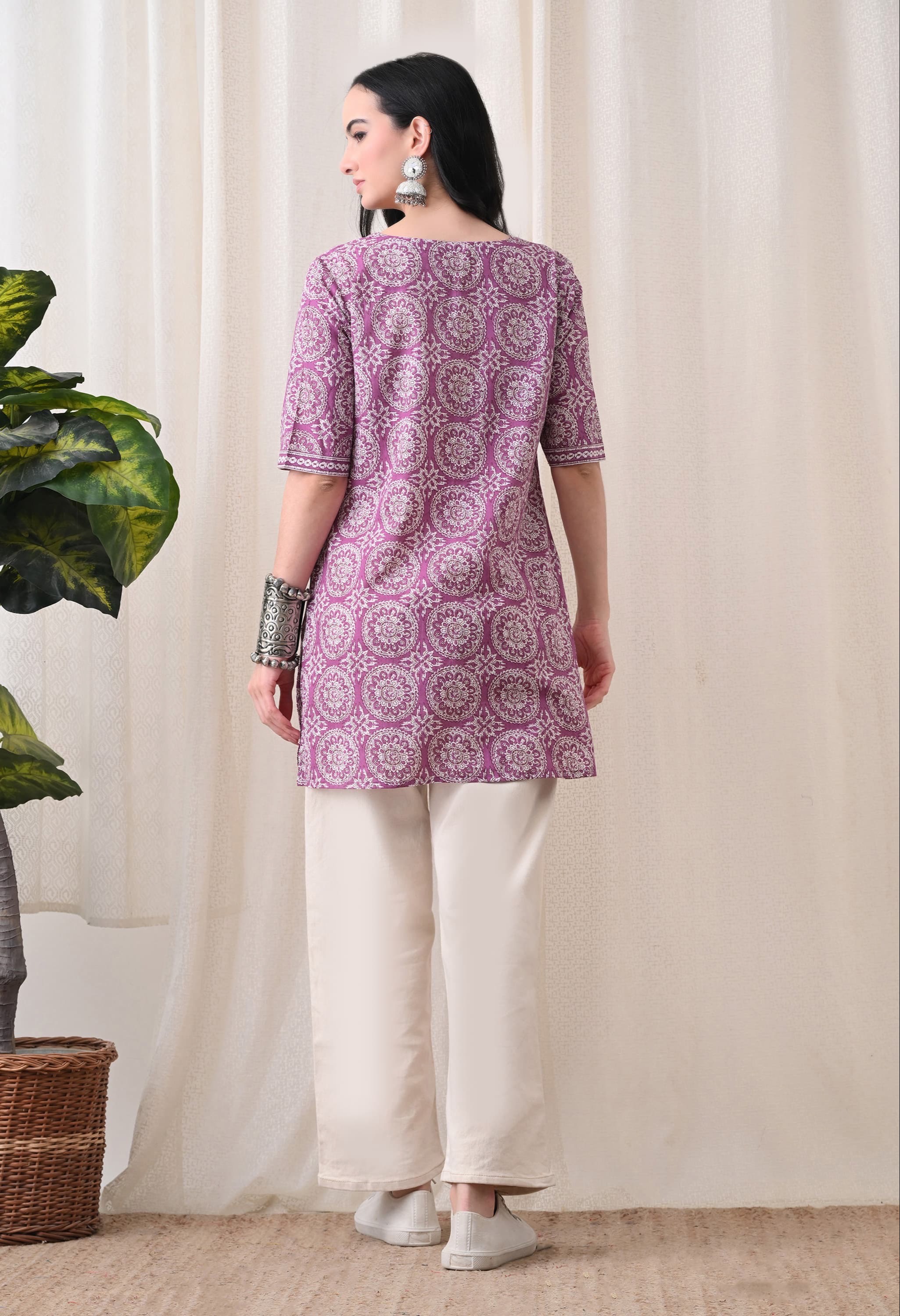 Kurti Vibe Women's Ethnic Motif Print V-Neck Short Kurti in mauve featuring intricate Jaipuri motifs, ideal for ethnic wear i - Image 1