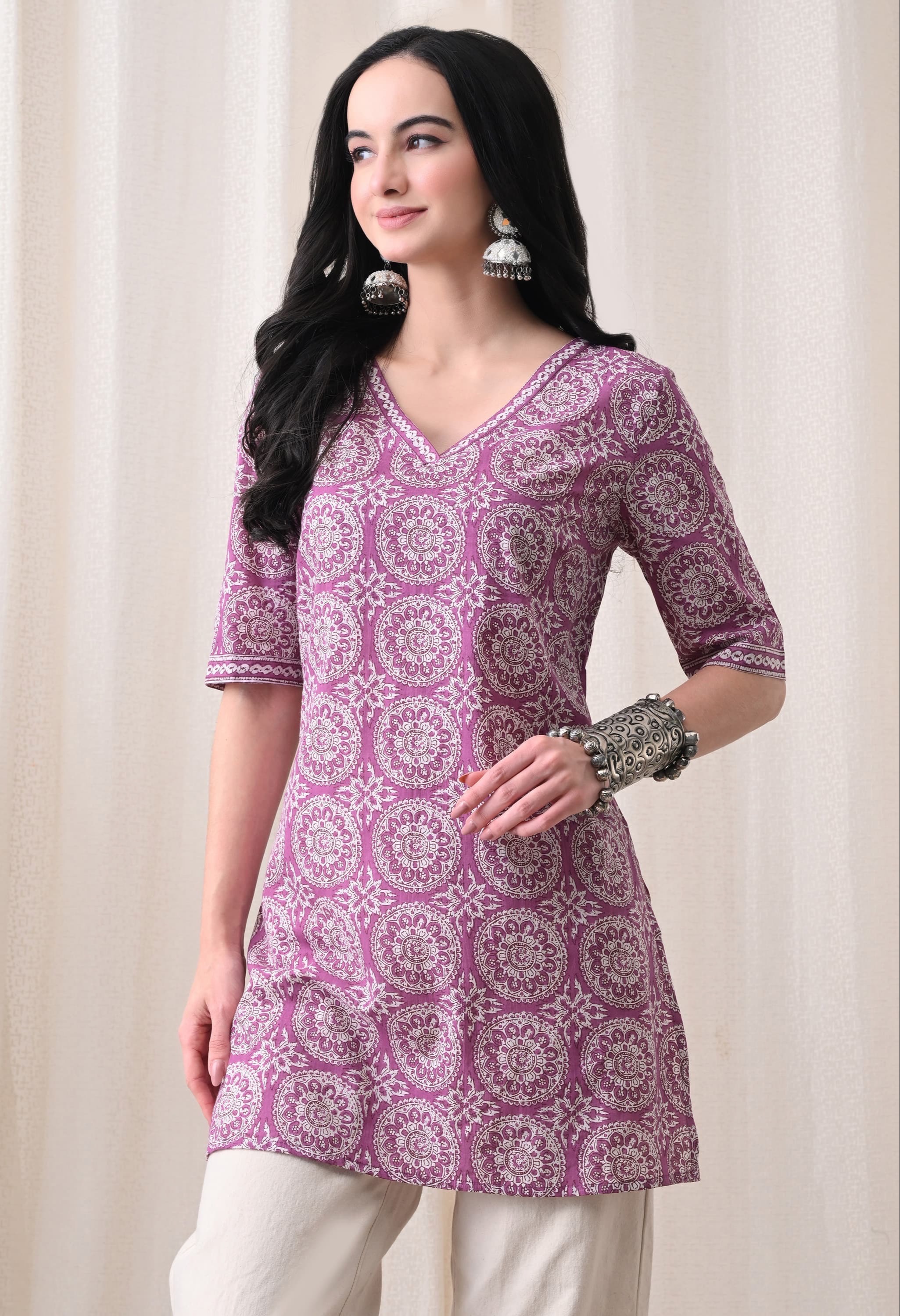 Kurti Vibe Women's Ethnic Motif Print V-Neck Short Kurti in mauve featuring intricate Jaipuri motifs, ideal for ethnic wear i - Image 2