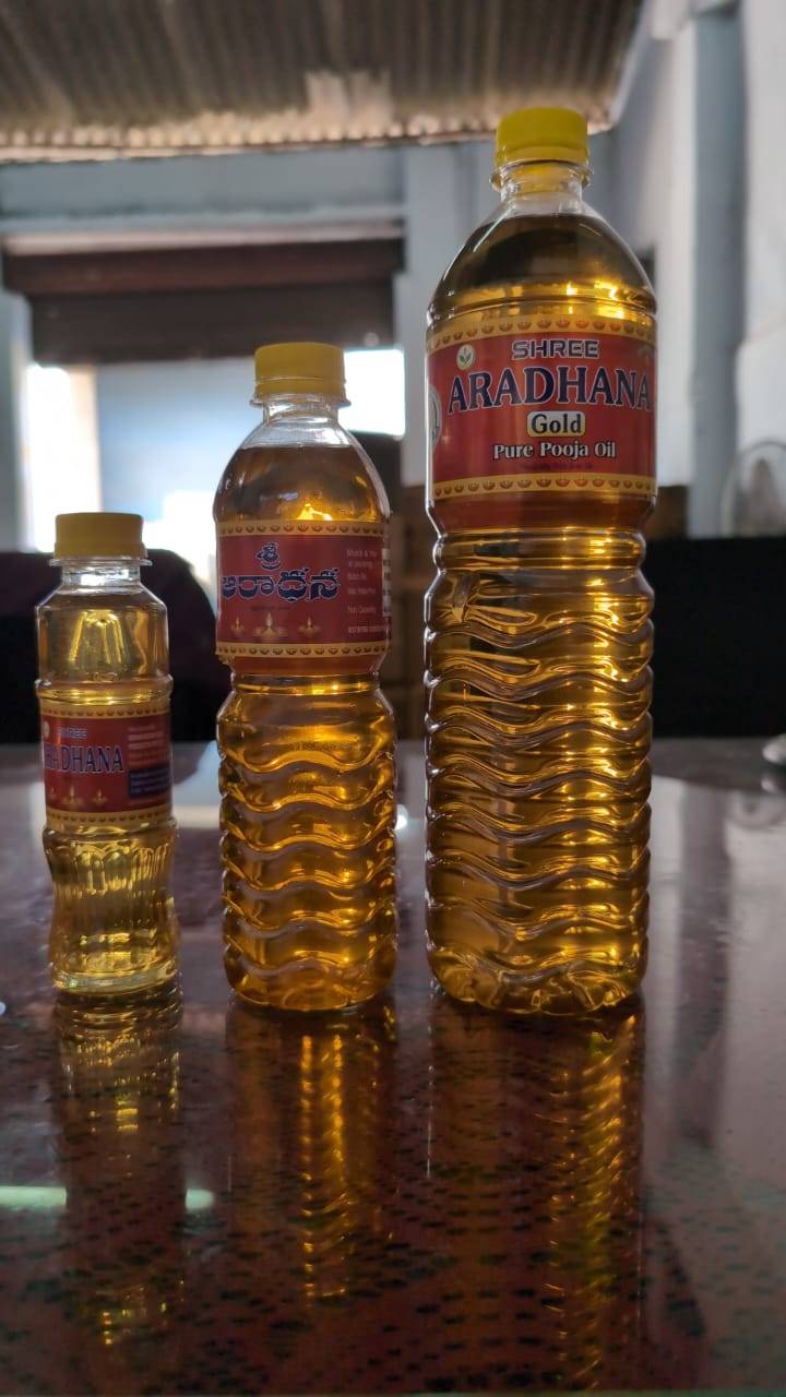 Bottle of Shree Aradhana Gold Pure Pooja Oil in Kukatpally, showcasing purity and premium quality for spiritual ceremonies.