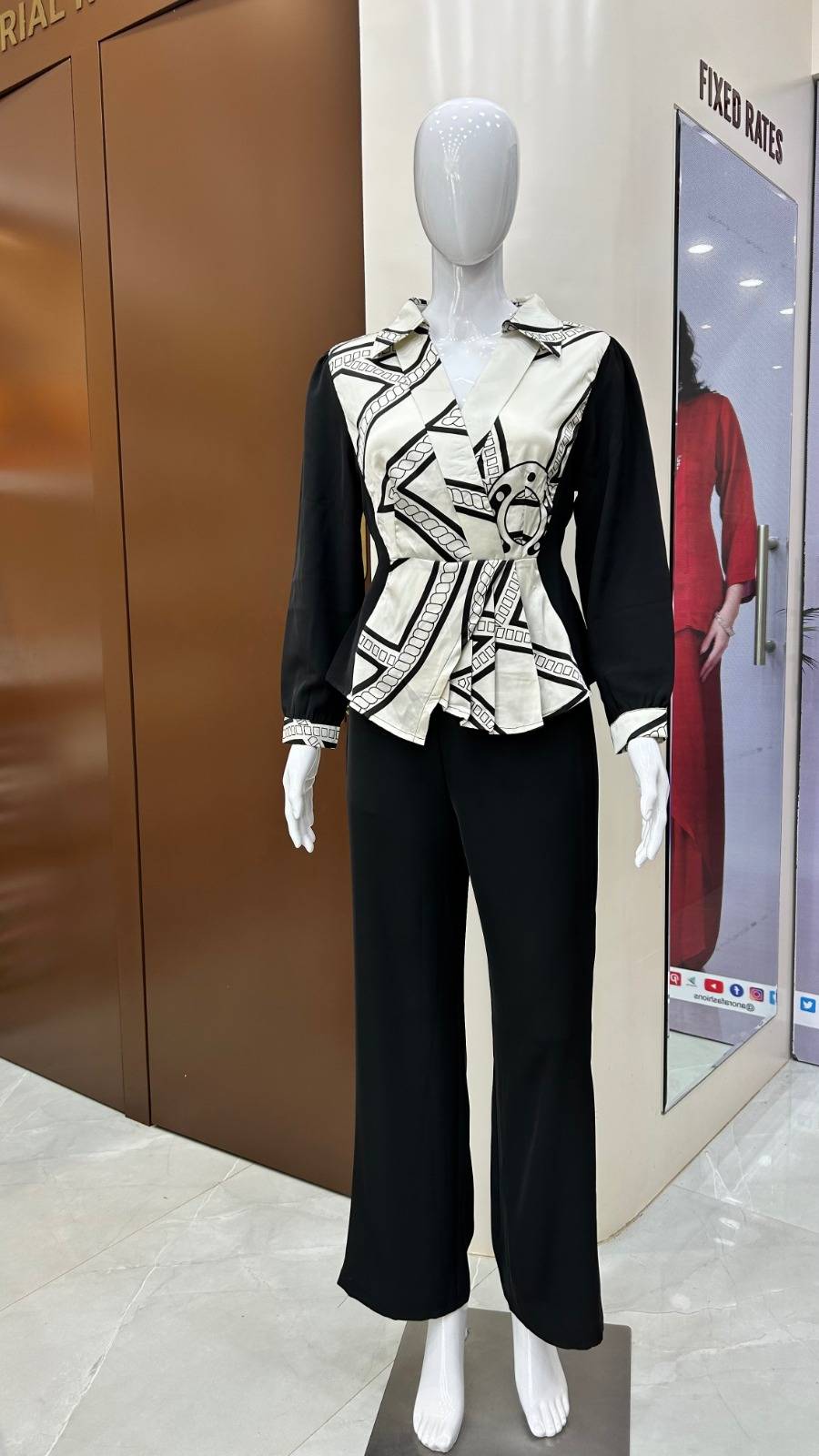 MEE IN - Fashion/Outfit in JABALPUR - Stylish Black and White Set in JABALPUR