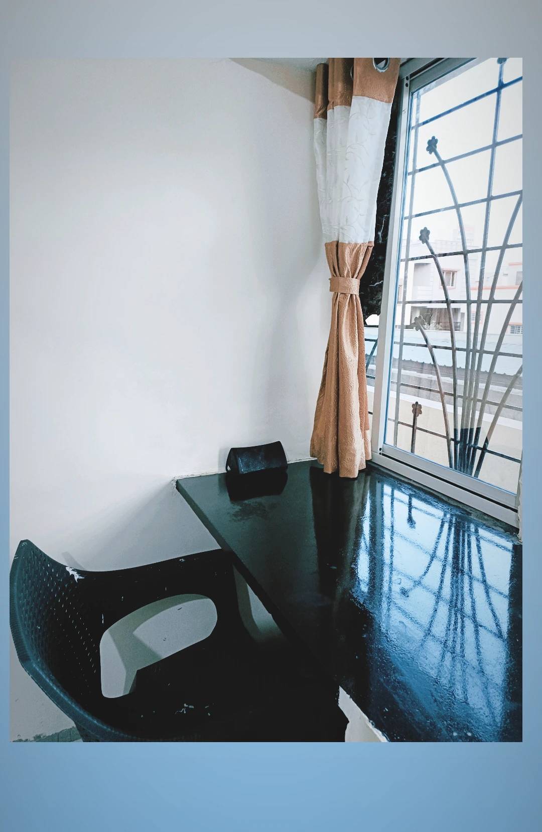 Single sharing room at Shree Ram PG in Pune with modern furnishings - Image 2