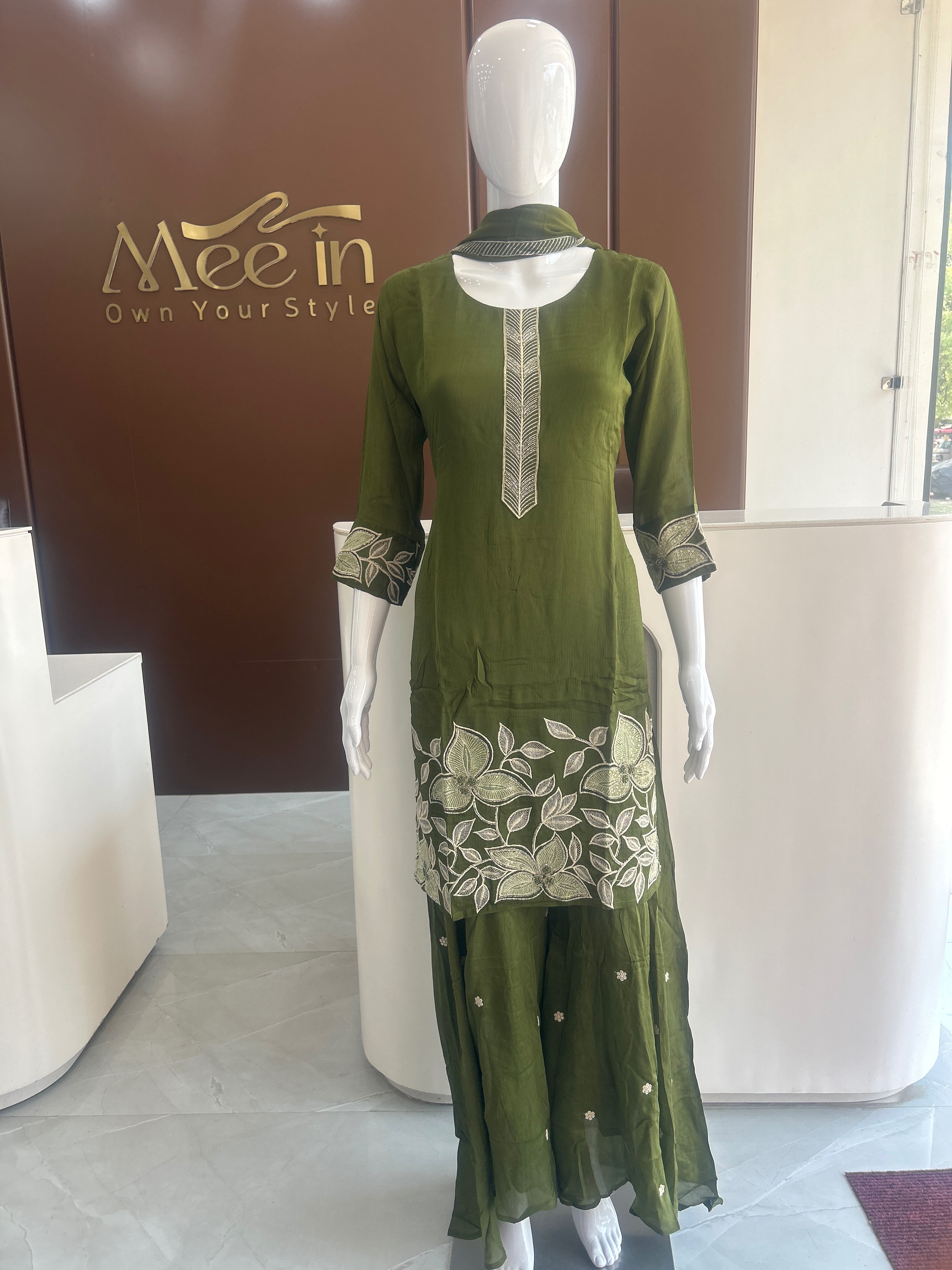 MEE IN - Embroidered Kurta Set in JABALPUR in JABALPUR