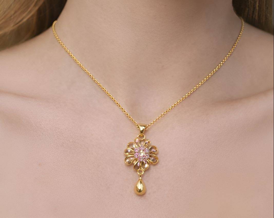 Gold Pendant Set in BARNALA