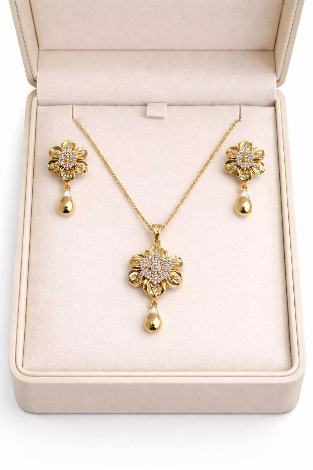 Gold Pendant Set in BARNALA - Image 2