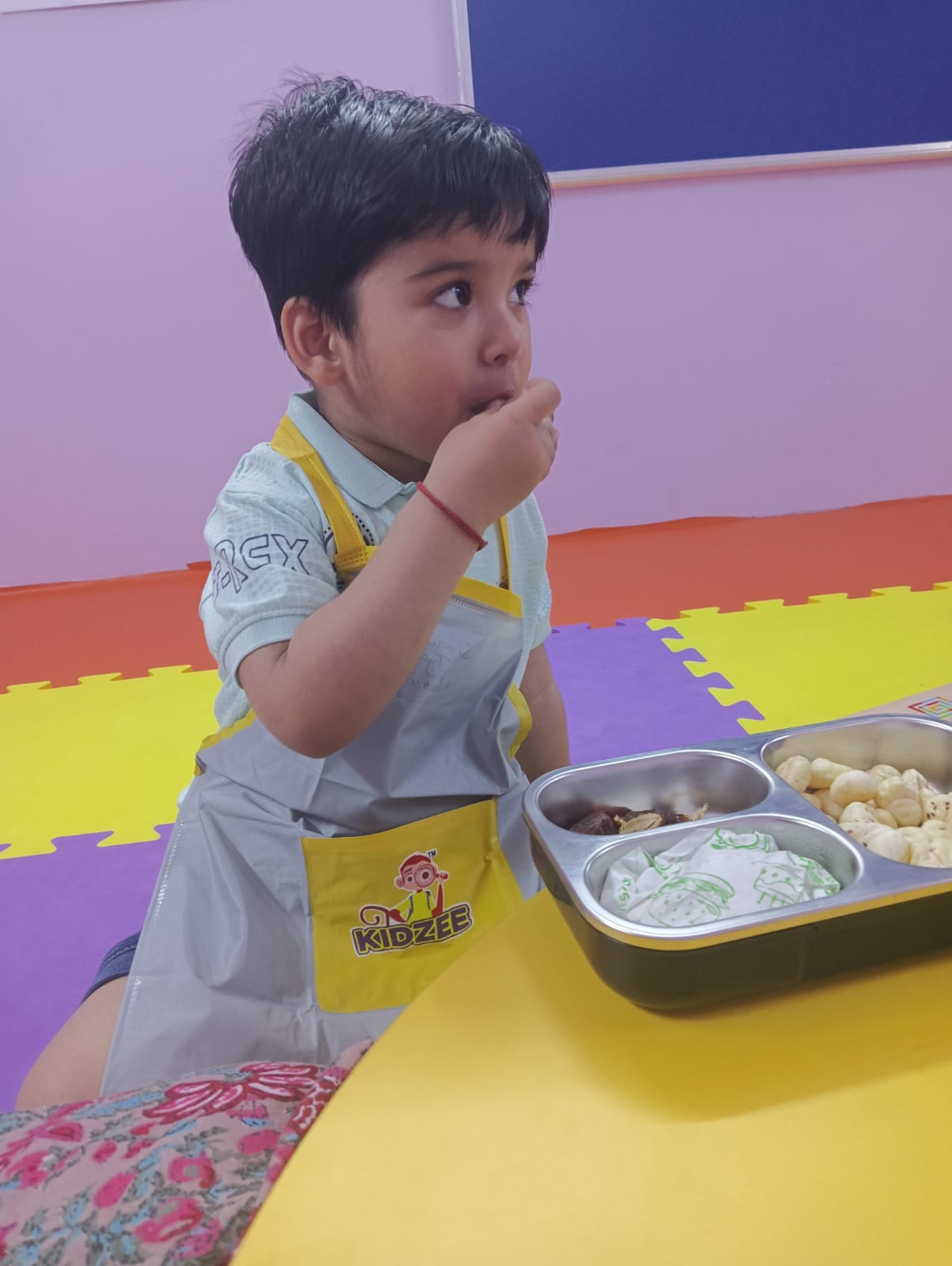  Kidzee Children's Apron in Vikas Puri KIDZEE PRESCHOOL AND DAY CARE A 35 Block A  Vikaspuri New  Delhi LANDMARK Near Metro Pillor No 625