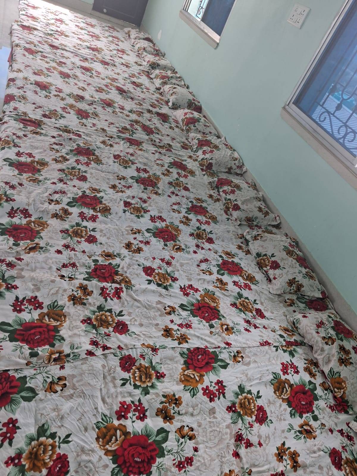 Spacious 20-Person Dormitory Room in Nabadwip with floor mattresses and modern amenities for group stays. - Image 2