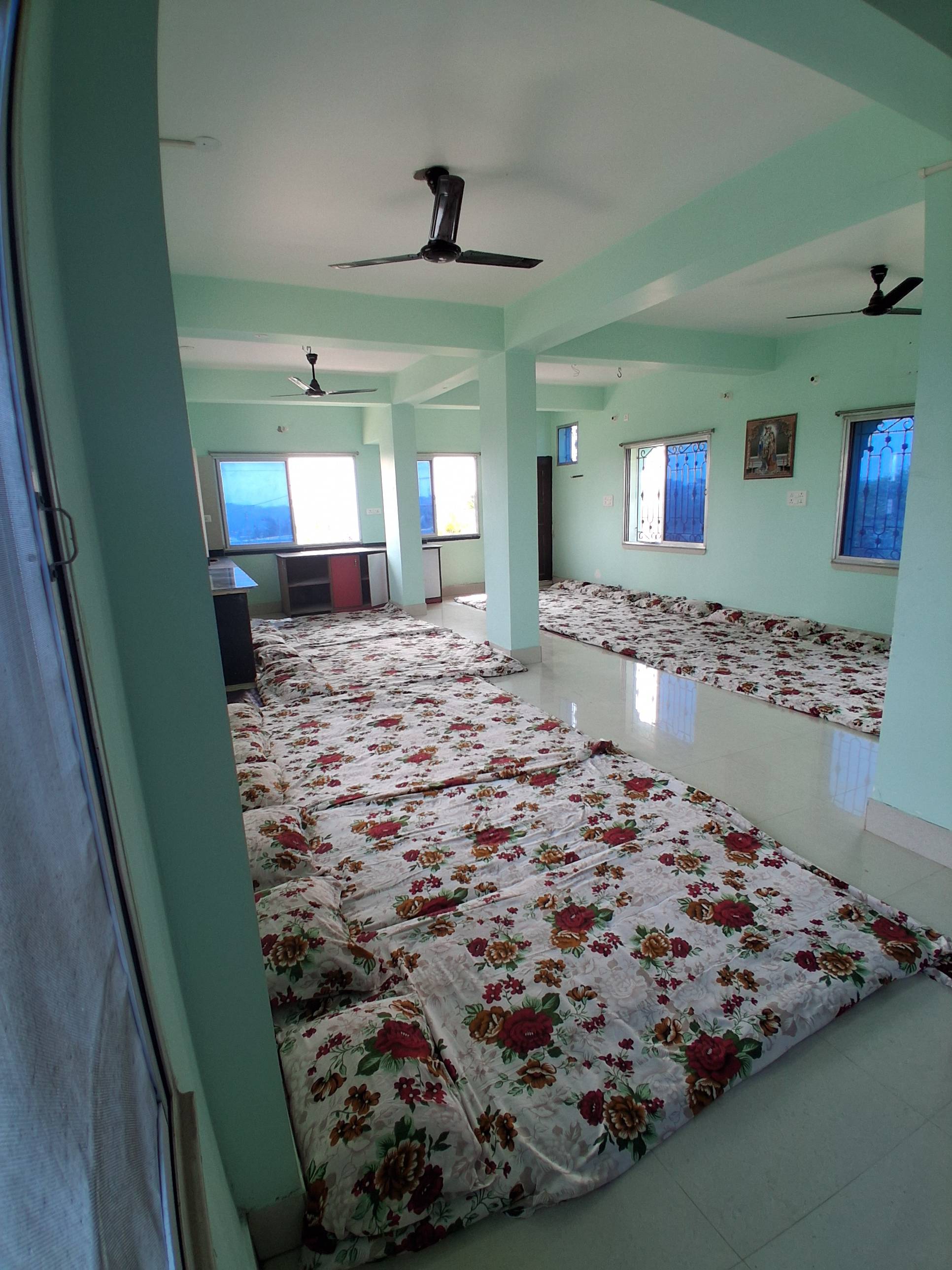 Spacious 20-Person Dormitory Room in Nabadwip with floor mattresses and modern amenities for group stays. - Image 3