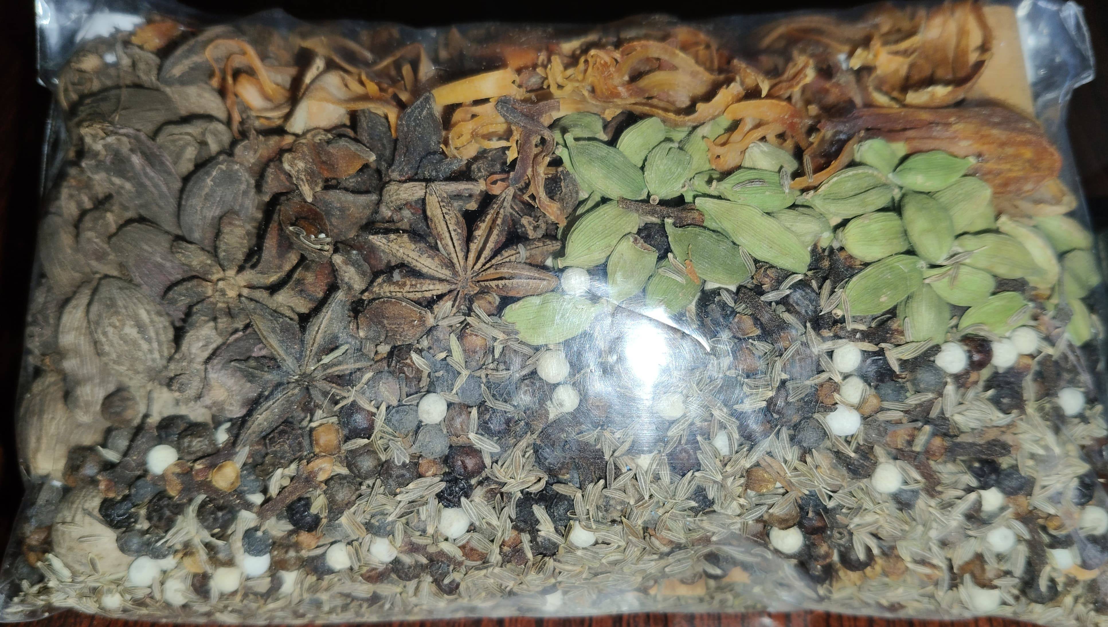 Aromatic Aakash Garam Masala in a 250g pack, showcasing rich spices ideal for cooking, available in TAJPUR - Image 1
