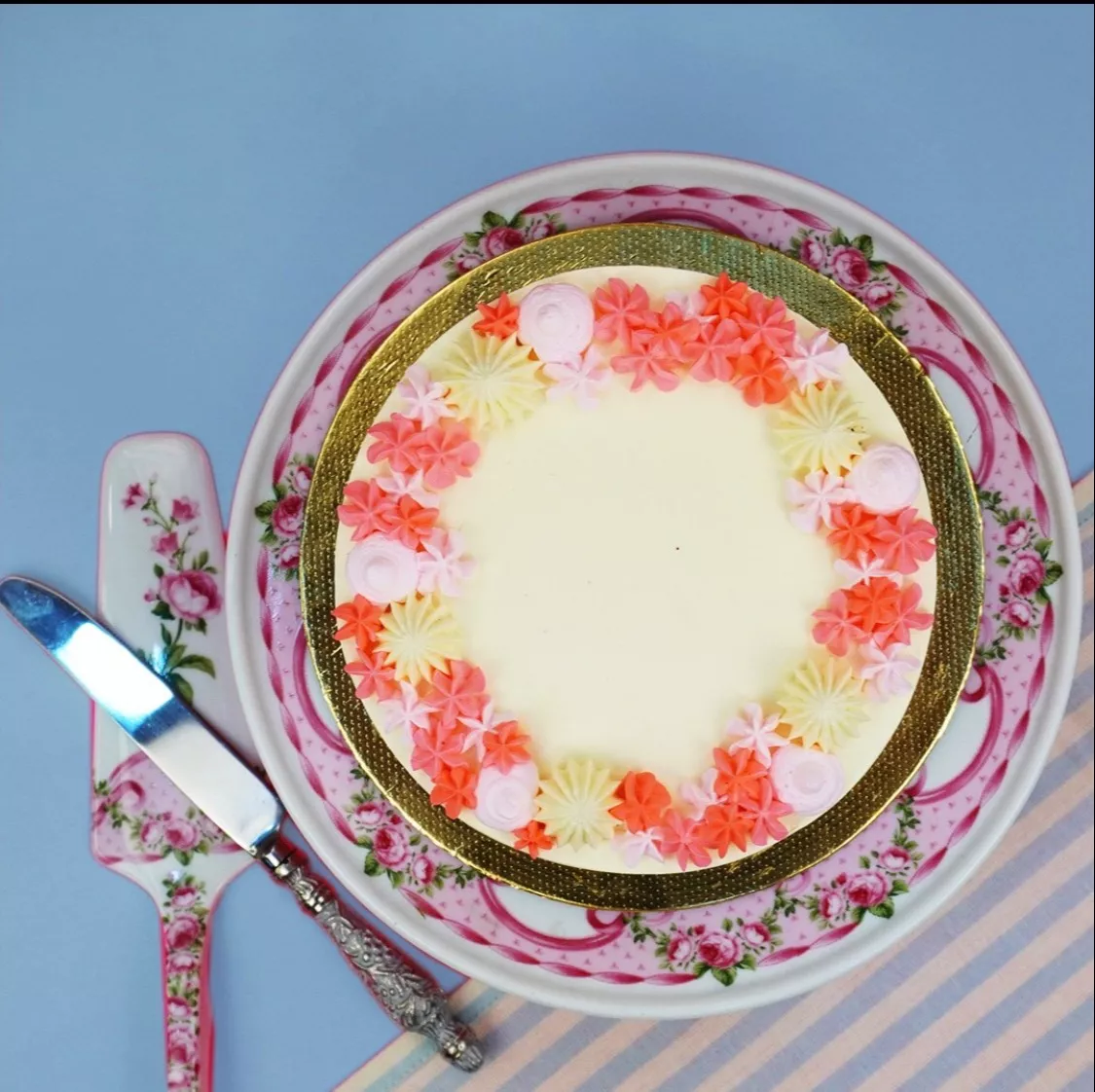 Deliciously creamy Strawberry Creamy Delight with fresh strawberries on top, showcasing its rich texture — Strawberry creamy 