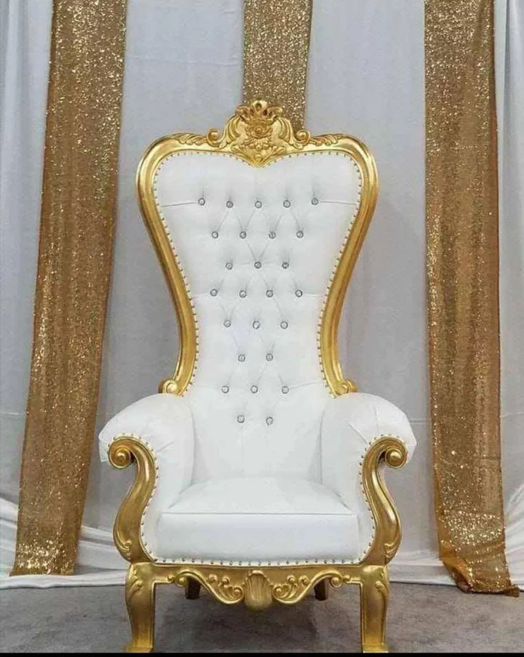 Luxurious white and gold throne chair for weddings, designed for elegance and comfort, available at AMJAD HANDICRAFT in Sahar
