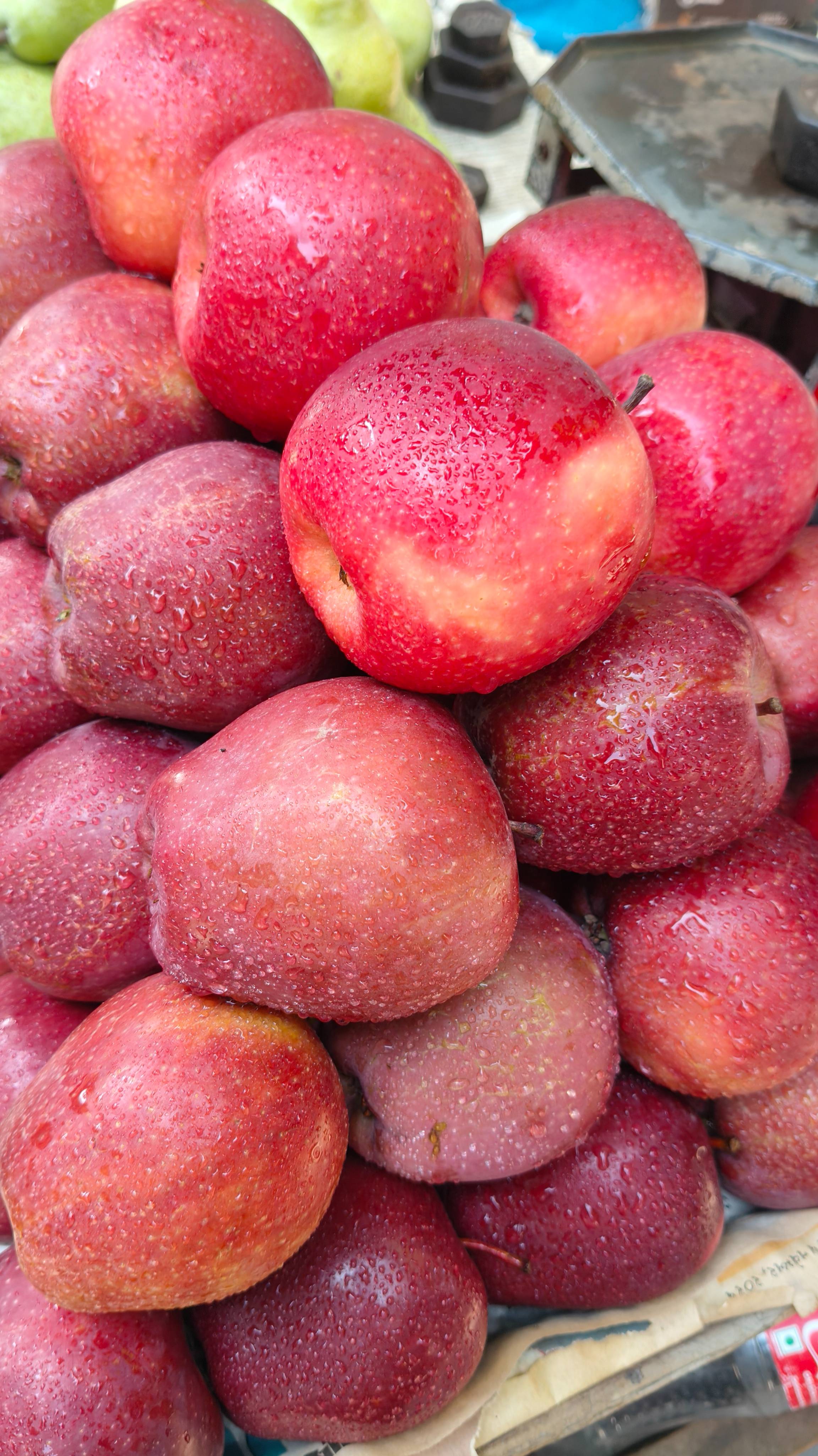 AVADHBIHARI GUPTA - FRUIT/Apple in Borivali - Fresh and Delicious in MUMBAI