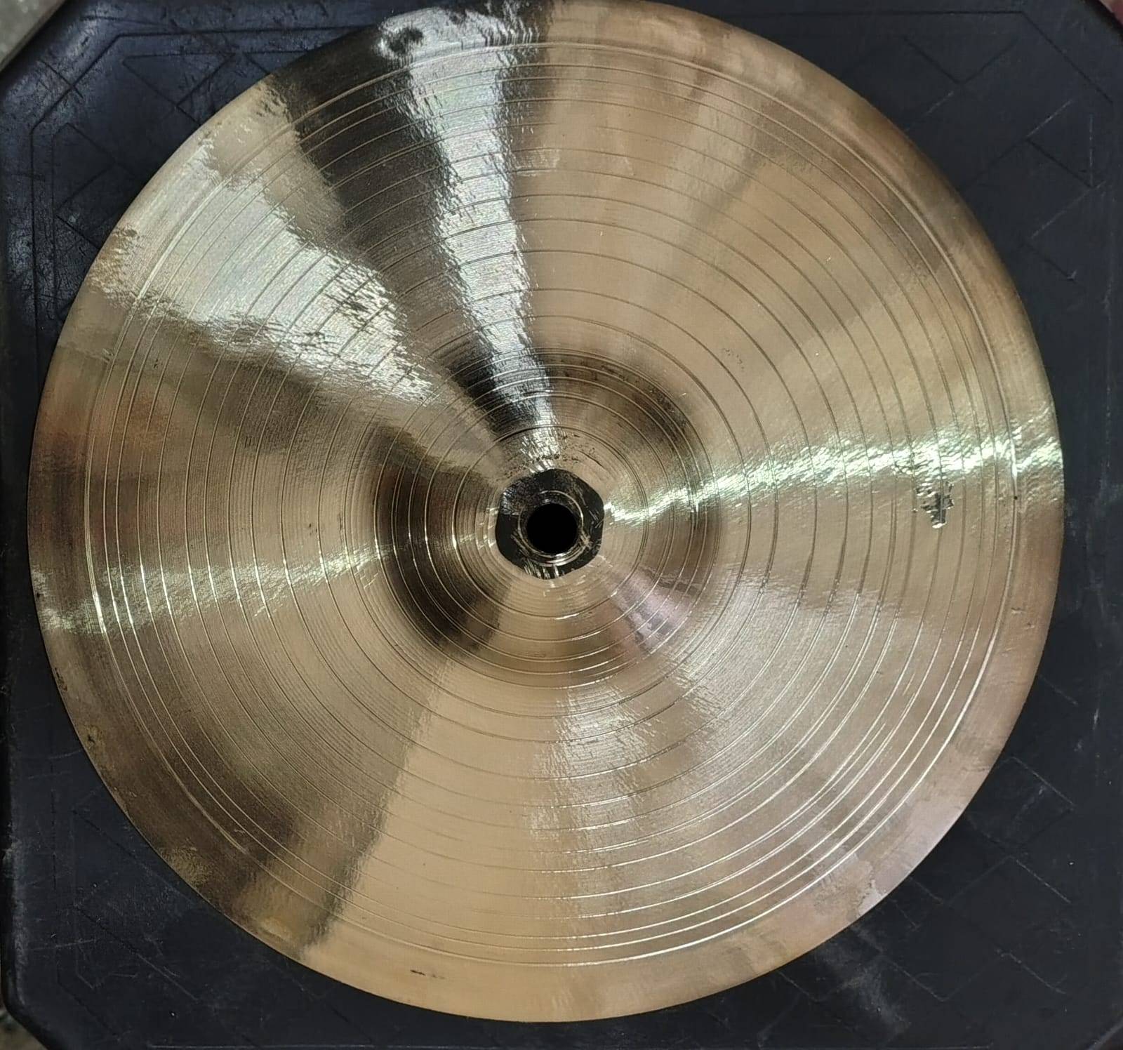 Clapping Cymble 10'' inch pair showcasing shiny metal surface and ergonomic design, perfect for musical performances in Meeru - Image 1
