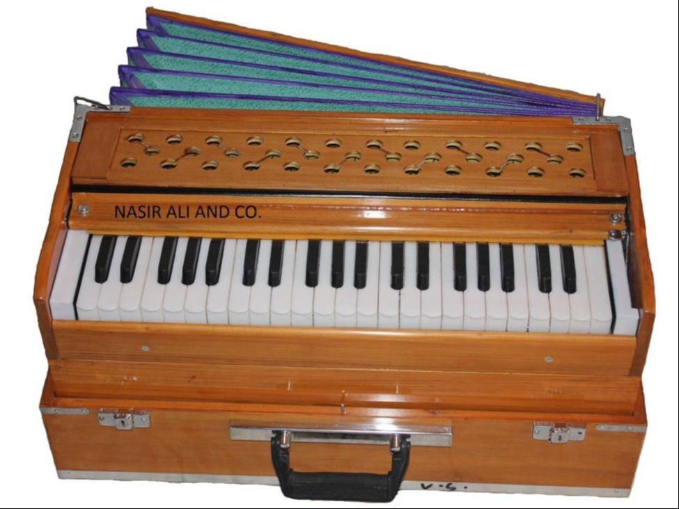 Octave Harmonium in Meerut MELODY MAKERS INDIA 219 311 JALI KOTHI  MEERUT PURWA  AHAMAD NAGAR OPP NADAR ALI CO NASIR ALI COMPANY JALI KOTHILANDMARK M