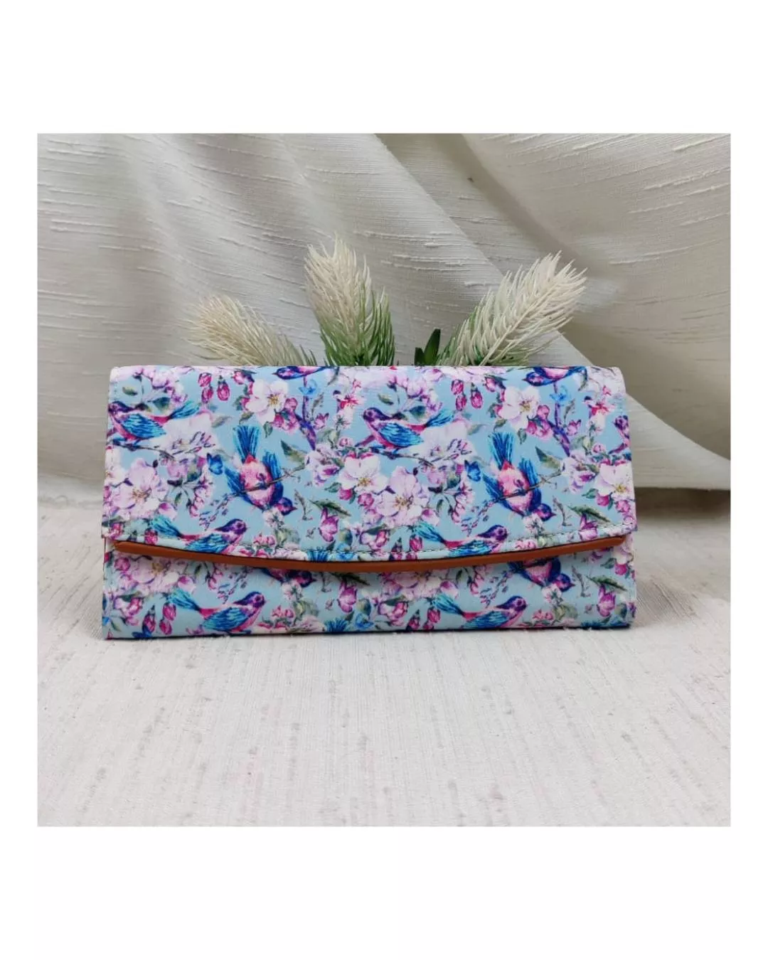 Stylish Azzraa 3 Fold Wallet showcasing a chic crepe design, available in Jaipur, perfect for fashionable women. - Image 2