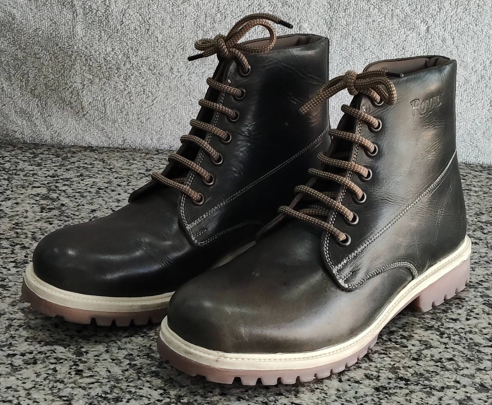 TIGER HILL - Leather Ankle Boots in DAMTAL