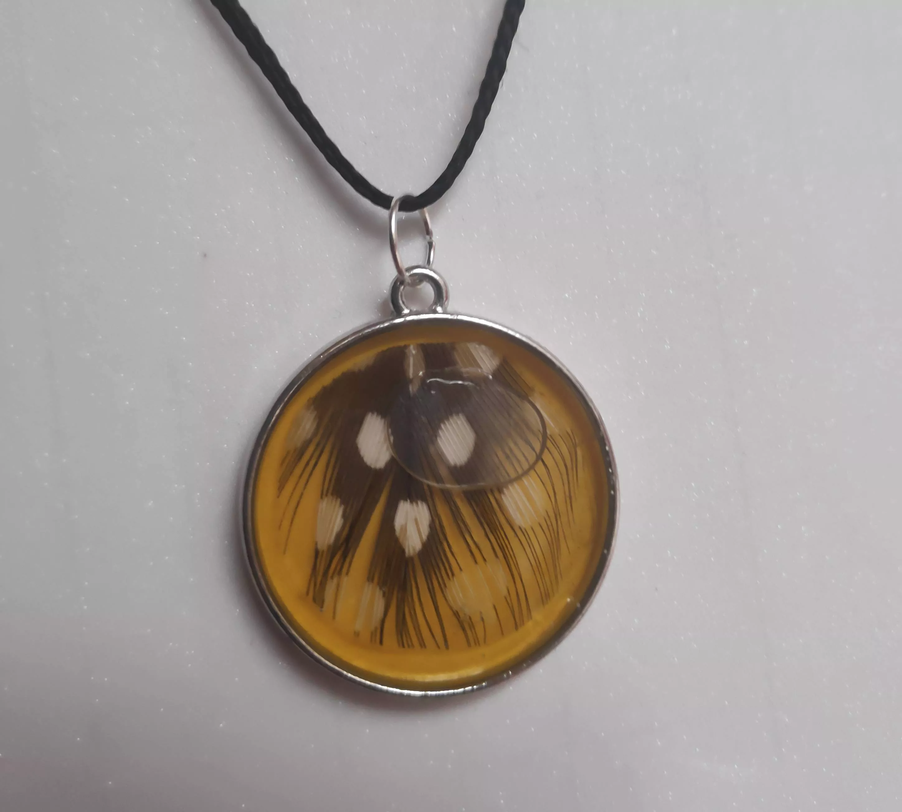 Vintage Feather Pendant Necklace showcasing elegant oval design with natural feather in Bengaluru