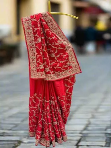 Elegant red crepe saree displayed beautifully in Amravati