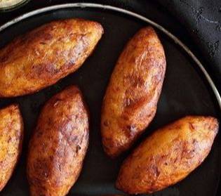 Delicious Kerala Unnakaya 4 pcs set from Chennai, featuring sweet coconut and banana filling.