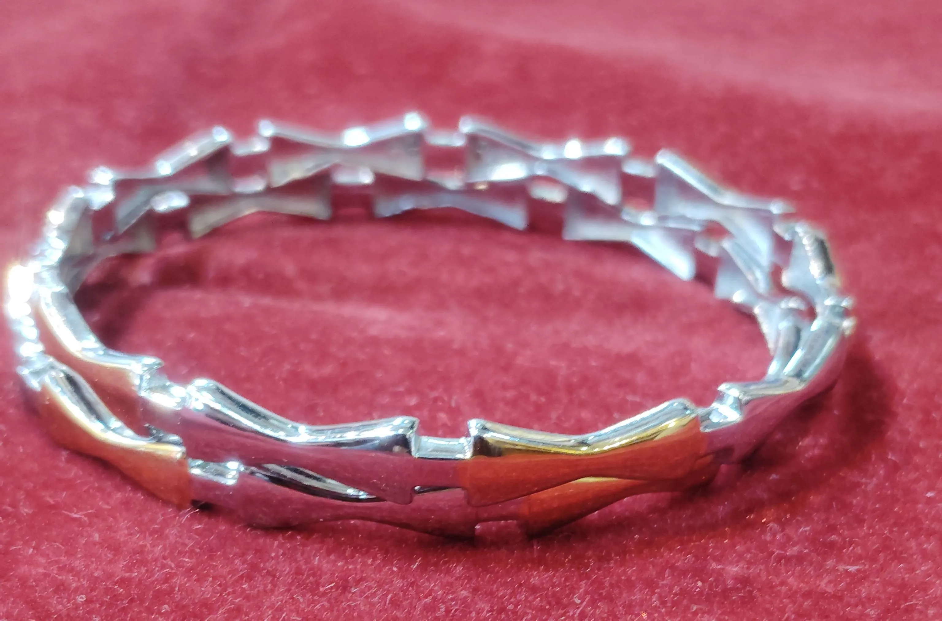 Elegant Silver Bengales displayed in Ambikapur jewelry store