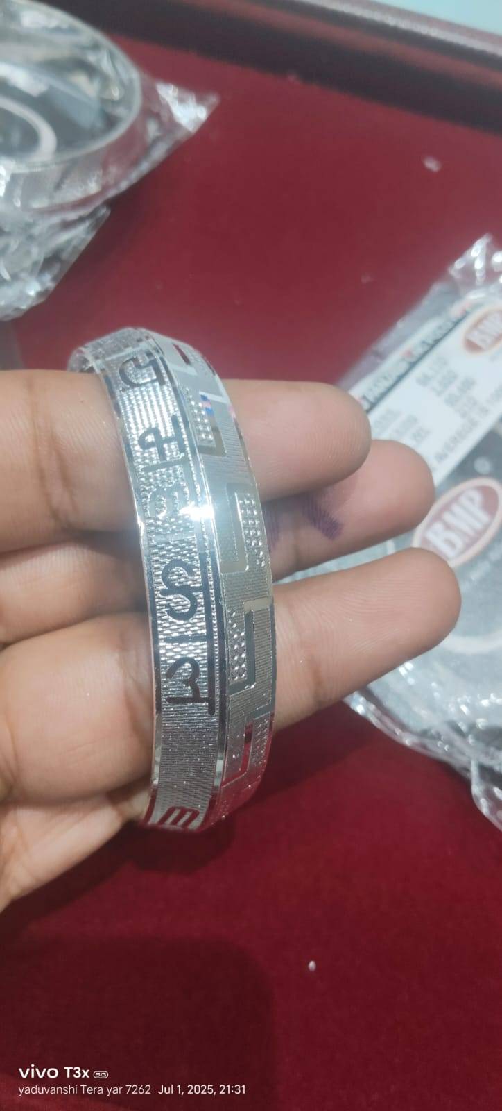 Metallic Bangle JAWAHARLAL SARRAF 0 0 0 GYANPUR ROAD HOSTEL CHAURAHA GYANPUR BHADOHI UTTAR PRADESH 221304 221304 LANDMARK Hostel Chauraha