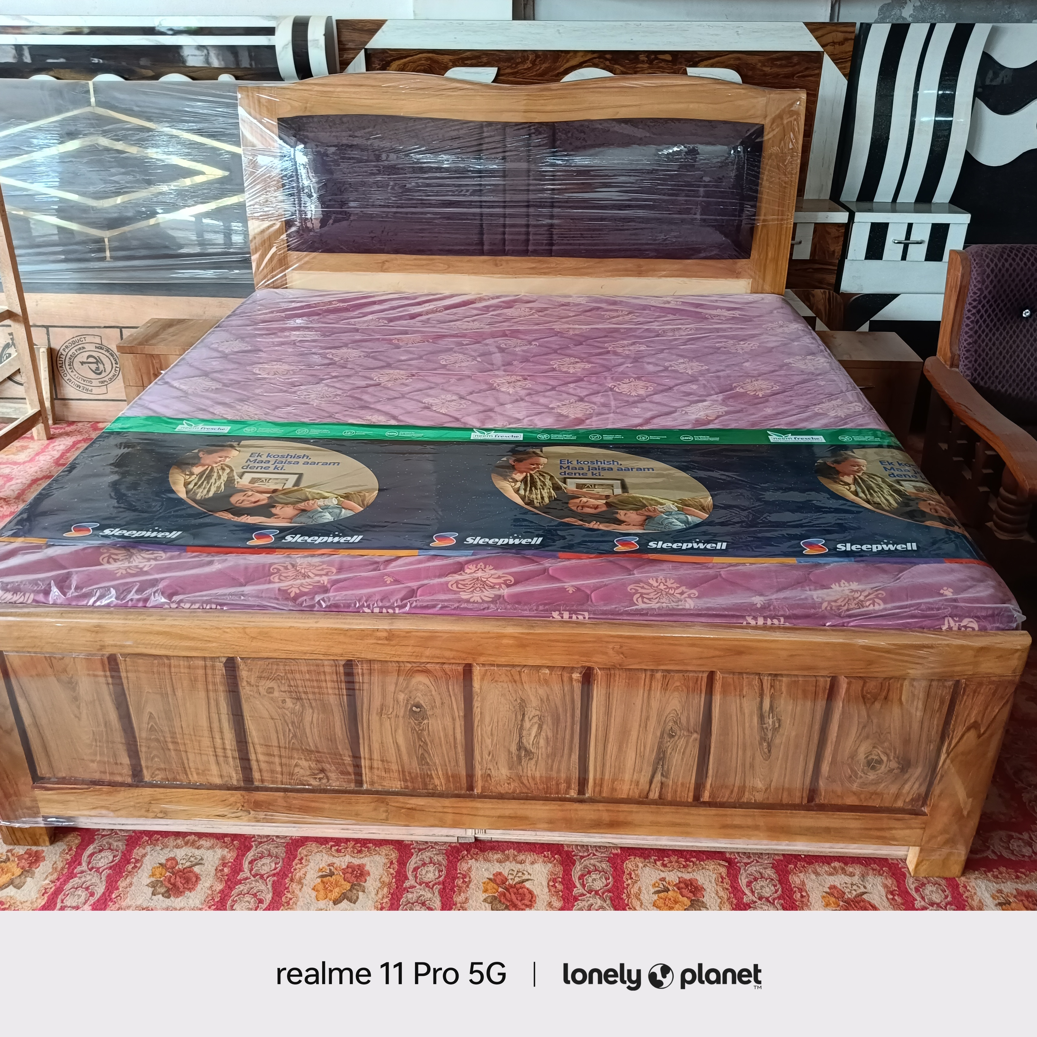 SHRI SHUBHAM TRADERS - Hydraulic Pump Double Bed with Sheesham Finish in BANDA