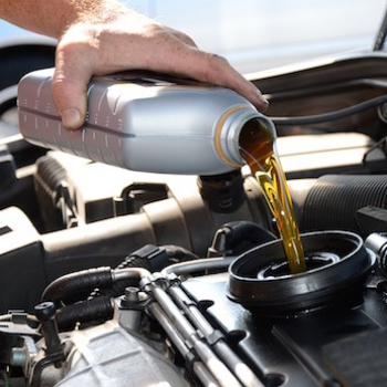 Engine Oil Change – Two Wheeler Service in Manikonda,