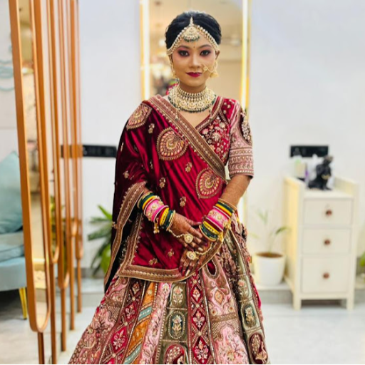 MAKEOVER SALON - Best Salon in Bharuch for Bridal Makeup — MAKEOVER SALON in Bharuch
