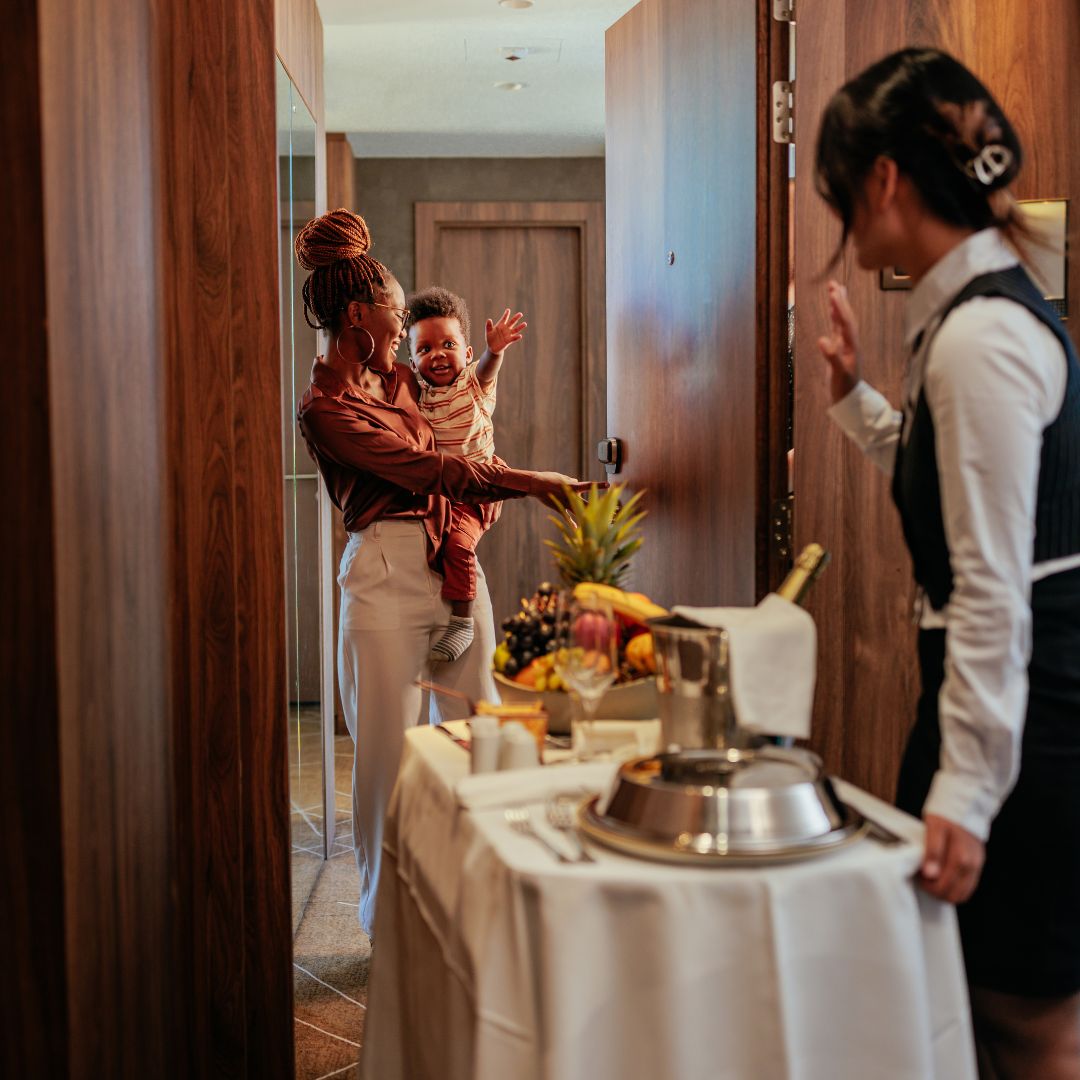Chandra lawn and resorts - Room Service in India — Chandra lawn and resorts